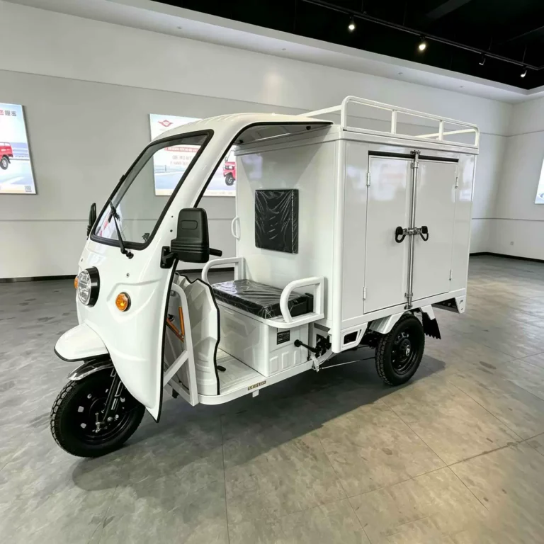 WeldSen Gasoline Enclosed Cabin Cargo Tricycle